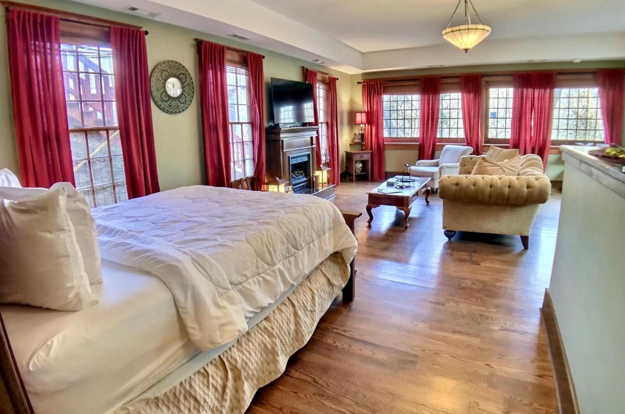 66 Center Street - The Carriage House, Queen Beds, Wifi, Cable Tv, Outdoor Sitting Area, Free On-Site Parking, Spa Tub For 2 Eureka Springs Kültér fotó