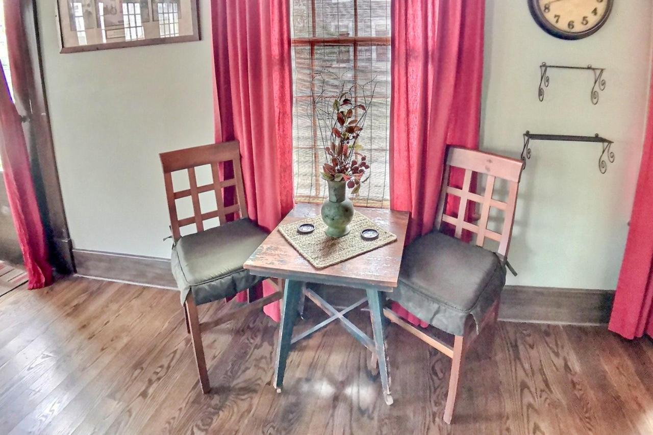 66 Center Street - The Carriage House, Queen Beds, Wifi, Cable Tv, Outdoor Sitting Area, Free On-Site Parking, Spa Tub For 2 Eureka Springs Kültér fotó