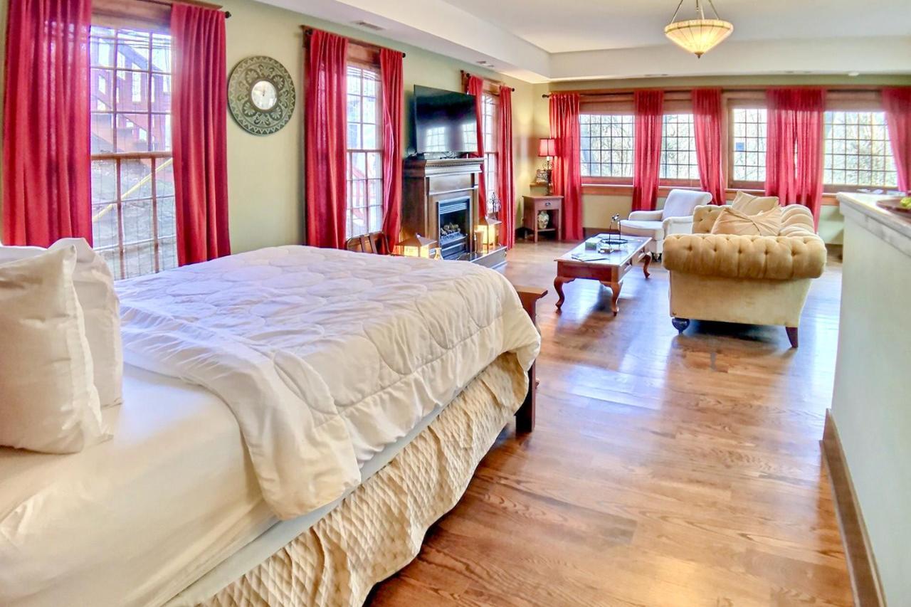 66 Center Street - The Carriage House, Queen Beds, Wifi, Cable Tv, Outdoor Sitting Area, Free On-Site Parking, Spa Tub For 2 Eureka Springs Kültér fotó